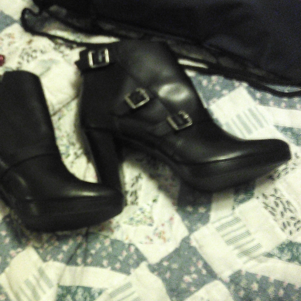 Vera wang zipper boots